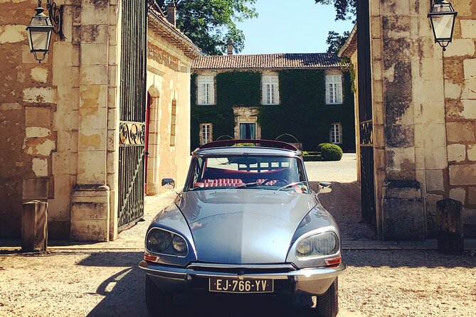 3H private city tour of Bordeaux and vineyard in a Citroën DS - The shift from city to vineyards: getting out of town without planning