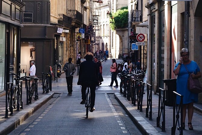 Bordeaux' Best Boulangeries & History Tour - Basilique Saint-Seurin and the Roman detour to Palais Gallien