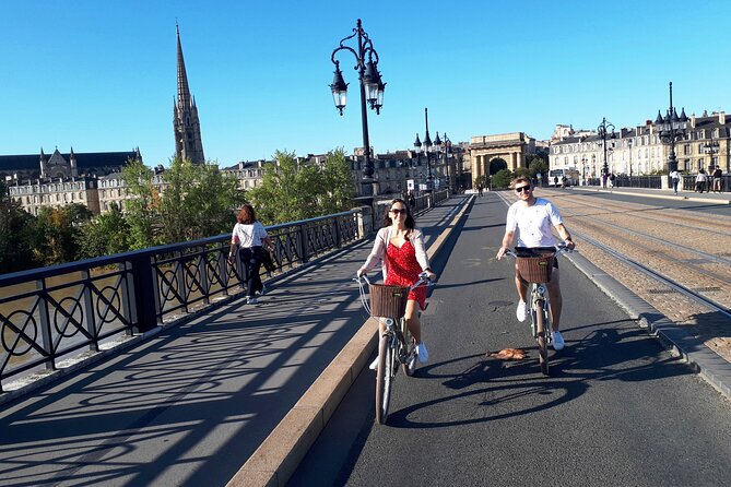 Bordeaux bike tour "The Best of Bordeaux" - Pont Jacques Chaban-Delmas: technology meets port life