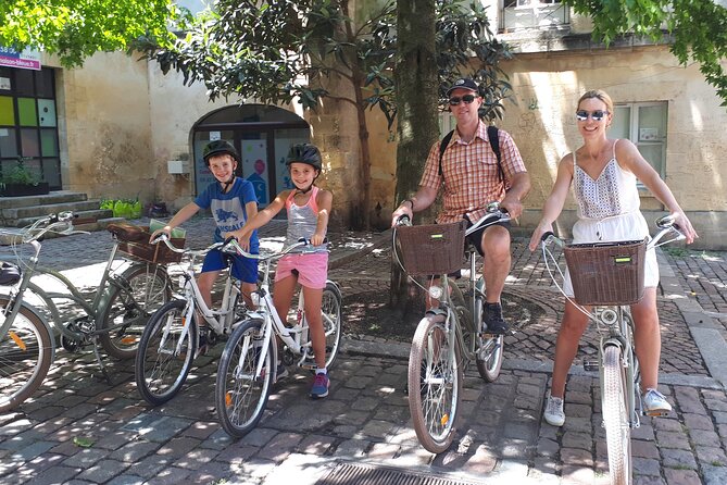 Bordeaux bike tour "The Best of Bordeaux" - Jardin Public: the reset moment with a local tasting break