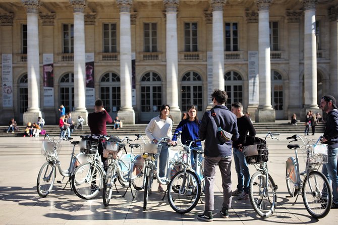"Bordeaux by bicycle: a 3-hour tour immersive experience" - Darwin and La Cité du Vin: from city life to wine symbolism