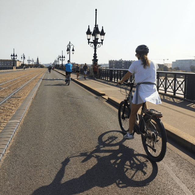 Bordeaux by Gravel Bike : Historic center & vineyards - Winery break at a family estate: three wines and a short domain visit