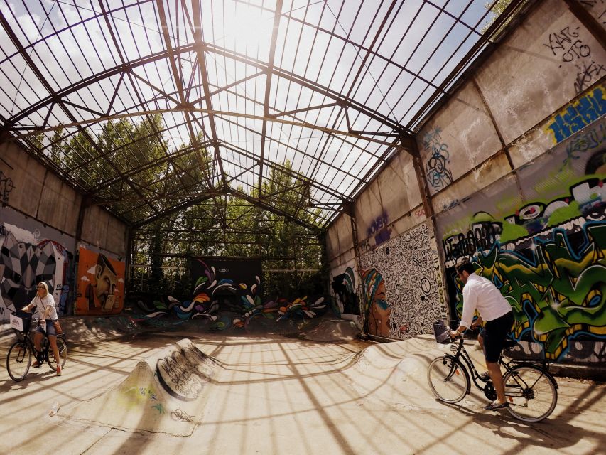 Bordeaux: Essentials 3-Hour Bike Ride - Basilique Saint-Michel: the view changes as you ride