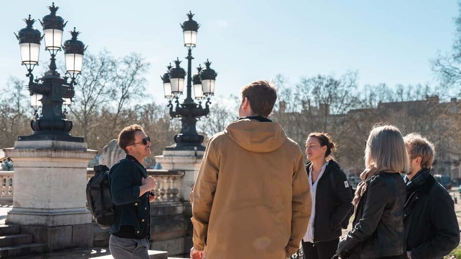 Bordeaux : Evening Food and Wine Tour with local delicacies - The Big Bell and the final tastings: finishing strong without dragging
