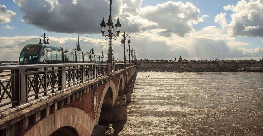 Bordeaux: Exclusive Private Guided Walking Tour - St. Michael Basilica: a Gothic counterpoint in the same neighborhood