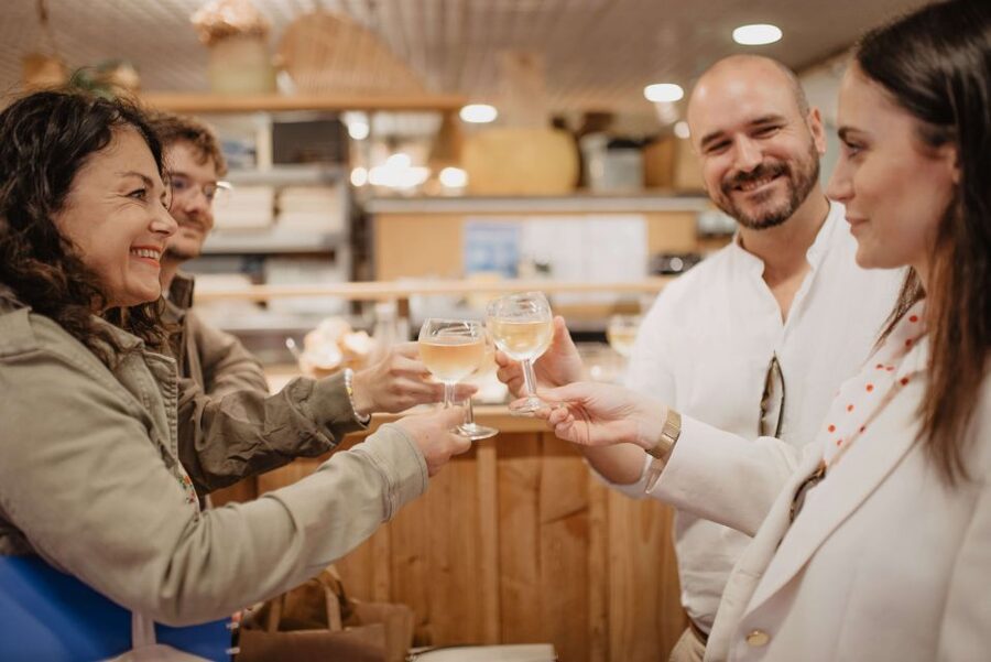 Bordeaux: Food Tour in the Historic District - Who should book this Bordeaux food tour?