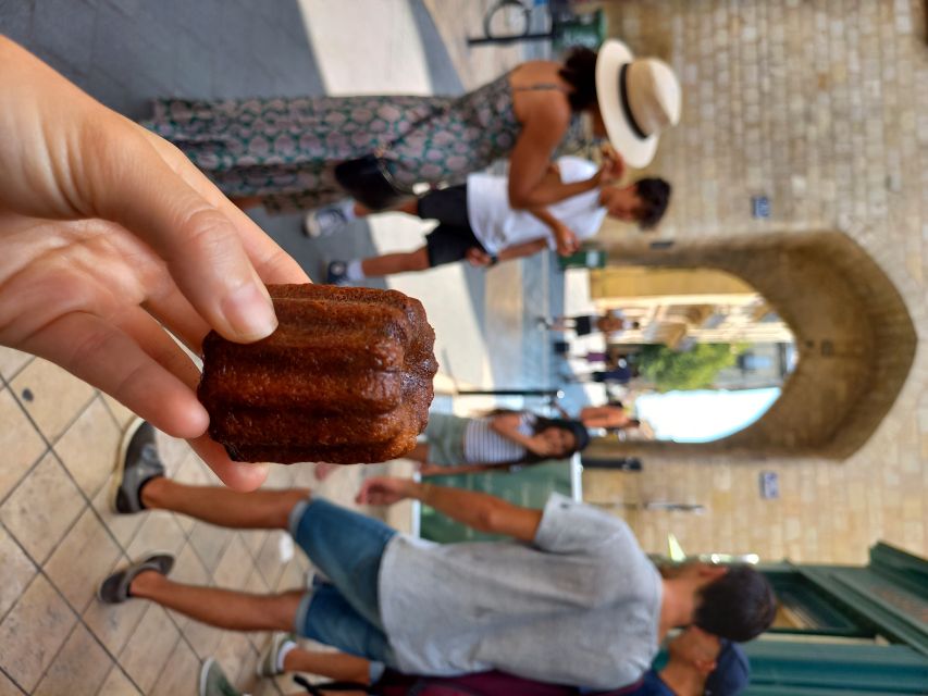 Bordeaux food tour: sweet specialities & highlights - The Grosse Cloche and the Monument to the Girondins: Big Landmarks, On Foot