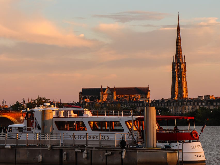Bordeaux: Garonne River Yacht Cruise with Brunch - Garonne on a 1950s Yacht: What the 2 Hours Feels Like