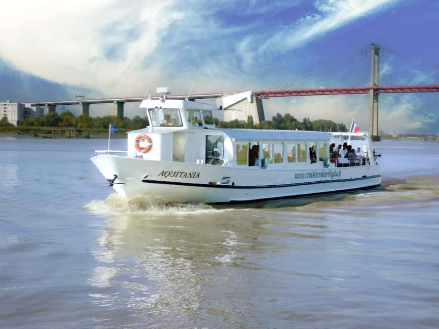 Bordeaux: Guided River Cruise - Cité du Vin: a short stop with tastings