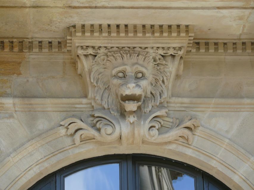 Bordeaux: Guided Walking Tour - Morning bilingual vs Saturday French-only afternoon: plan around language