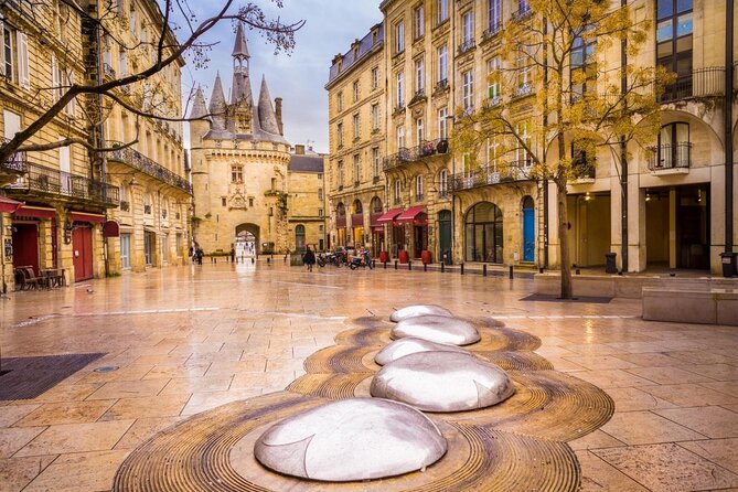 Bordeaux Night Walk Ending with Delicious wine & cheese Tasting - Grosse Cloche: two clocks, one old gate, and a good lesson in Bordeaux details