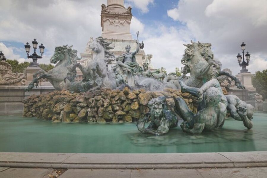 Bordeaux: Private custom tour with a local guide - A private Bordeaux walk that actually feels personal
