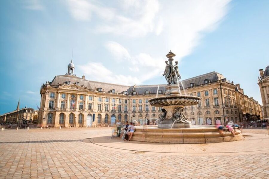 Bordeaux: Private custom tour with a local guide - How the hotel pickup sets the tone