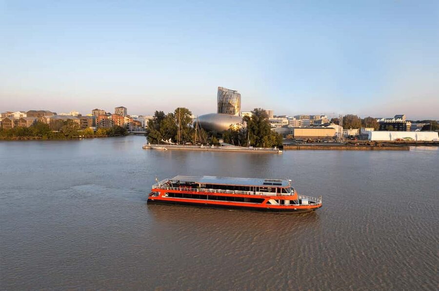 Bordeaux: River Cruise with Commentary, Wine and Canelé - The one-and-a-half-hour route: Port de la Lune to the big bridges