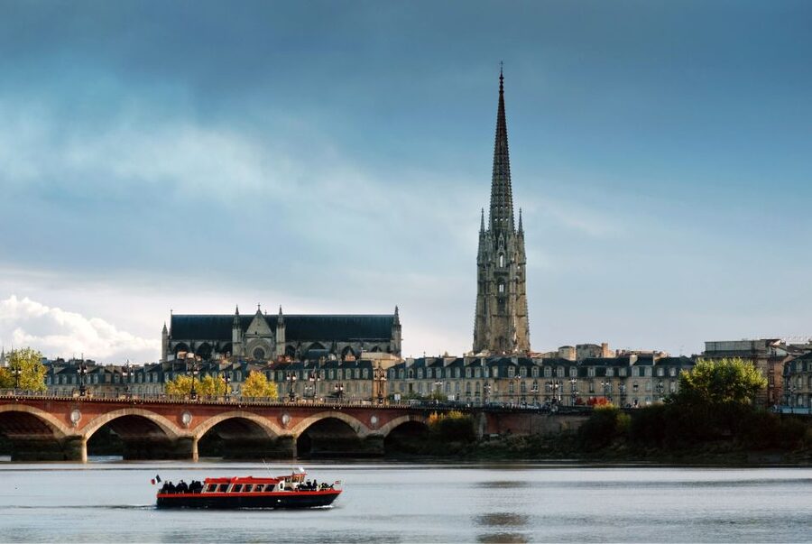 Bordeaux: River Cruise with Commentary, Wine and Canelé - Meet at Ponton d’Honneur: getting on the Sirius without stress
