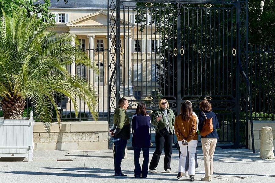 Bordeaux: Saint-Emilion and Medoc Full-Day Wine Experience - Winery tours and tastings: how the day keeps you from feeling rushed