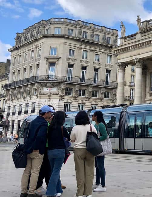 Bordeaux: Small group - Guided Walking Tour - Meeting Guadalupe at Cathédrale Saint-André (Place Pey Berland)