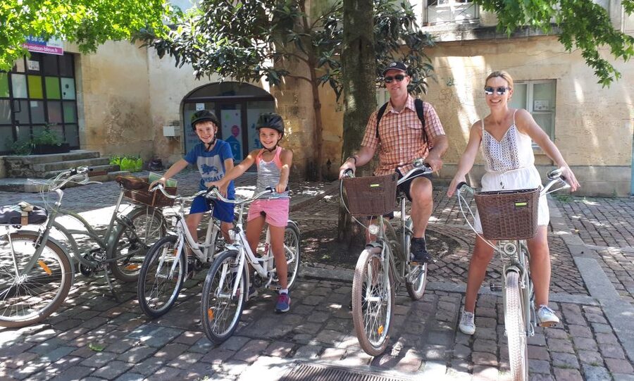 Bordeaux: Top Landmarks & Historic Bike Tour - Meeting at Place Raymond Colom and rolling out like a local