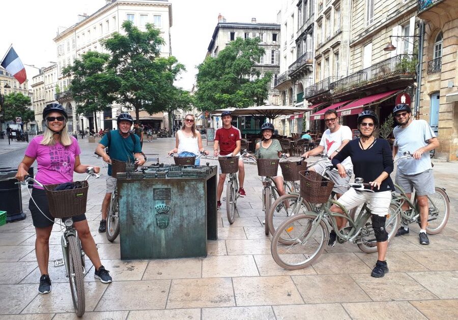 Bordeaux: Top Landmarks & Historic Bike Tour - Grosse Cloche to Saint-Michel: medieval Bordeaux in the first 20 minutes