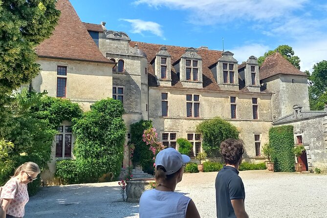 Bordeaux wine tour off the beaten path (red & white wines) - Stop 2 in Cadaujac (Pessac-Léognan): Grand Cru facilities plus red and white tasting