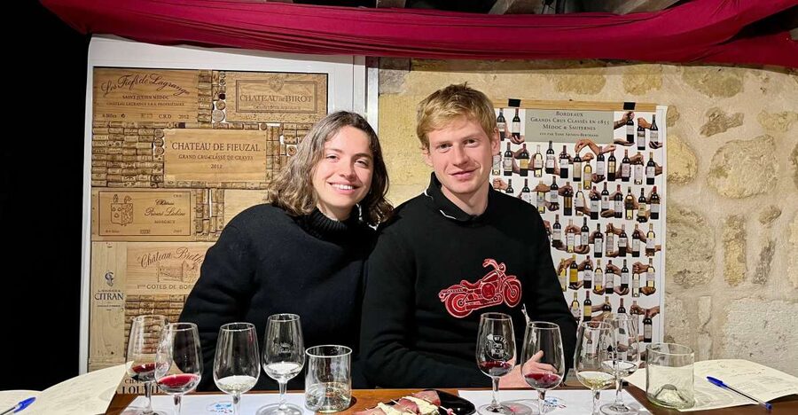Bordeaux wines : tasting with 4 white wines and cheeses - One stop, big payback: the 75-minute Bordeaux tasting flow
