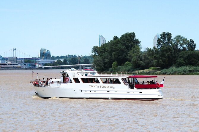 Brunch and cruise on the Garonne in Bordeaux - Brunch on a 1950s boat: the part that makes it feel like a treat