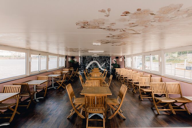 Brunch and cruise on the Garonne in Bordeaux - The stone bridge and La Bastide connection