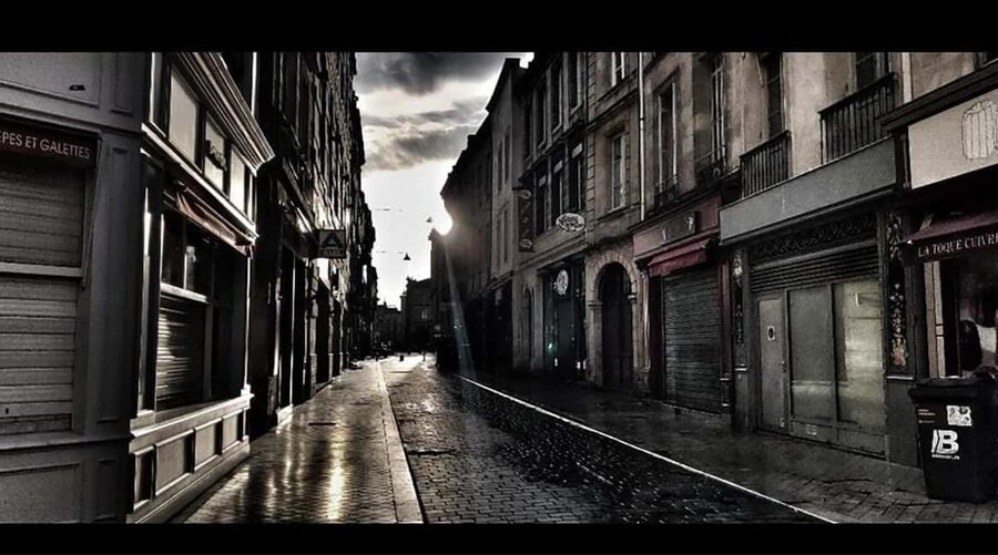 Dark Bordeaux: Ghosts, True Crimes, Eternal haunting Tales - Twilight Footsteps: What the Walk Feels Like