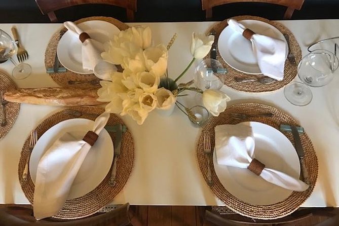 Dine With a Bordeaux Local in a Chartrons / Jardin Public Home - Chartrons and Jardin Public dinner: why a home meal fits Bordeaux