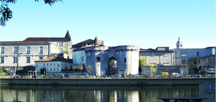 From Bordeaux: Cognac Private Wine Tour - Lunch in Cognac: the Charentes break you actually need