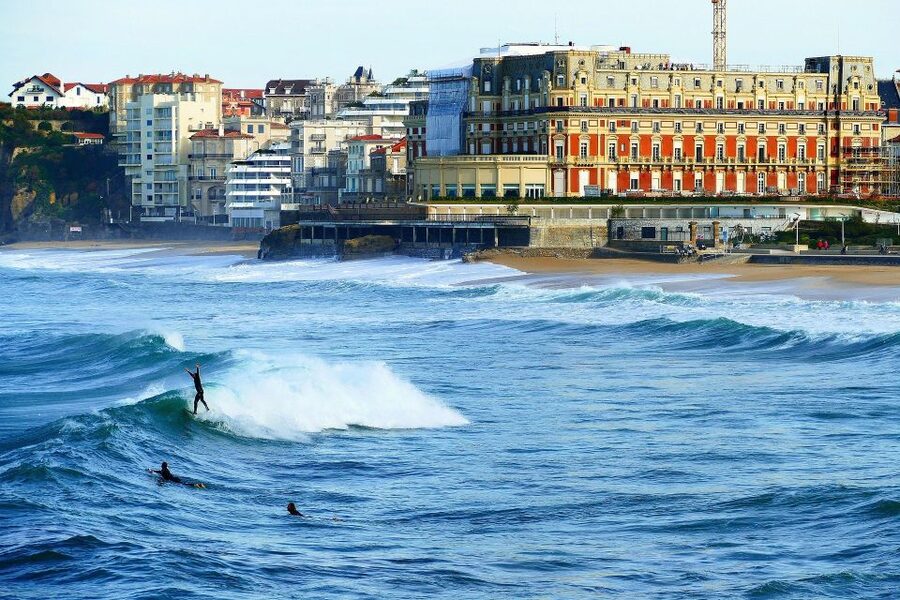 From Bordeaux: Full-Day Private Basque Country Tour - Why the Basque Coast and Pyrenees feel like a different planet from Bordeaux