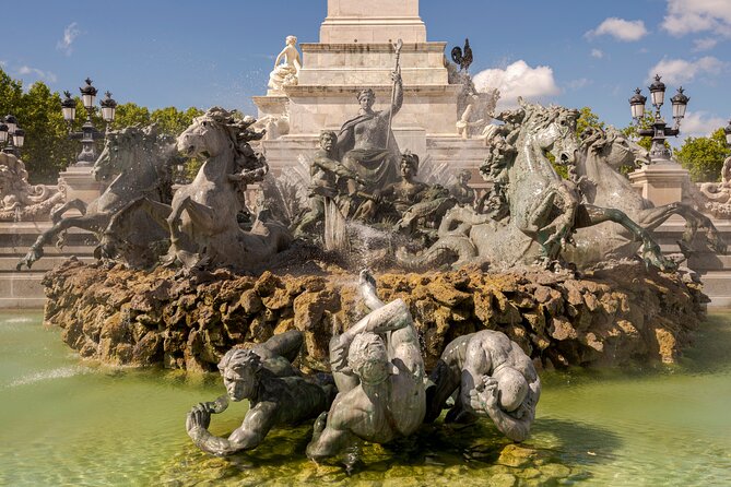 Gourmet tour of Bordeaux and its sweet specialties - Stop 1: Grosse Cloche, the landmark you recognize in one glance