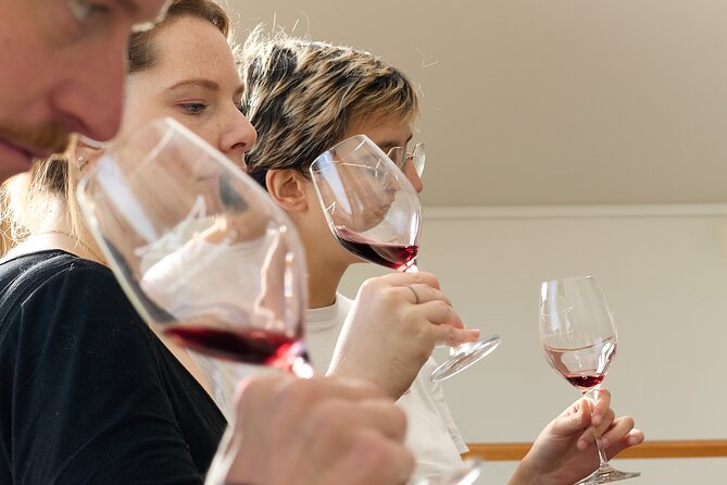 Introduction to Bordeaux wines paired with cheeses & charcuterie - The Tasting Flow: White, Then Médoc vs Libournais (With a Grand Cru)