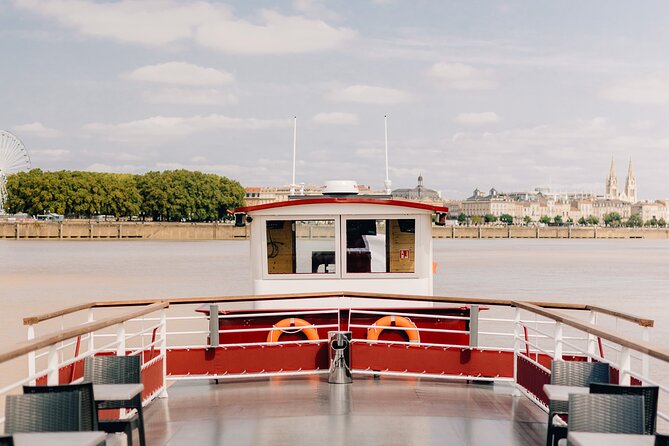 Prestige Commented Cruise glass of wine and Canelé in Bordeaux - Wine and canelé on board: included treats, plus how to enjoy them