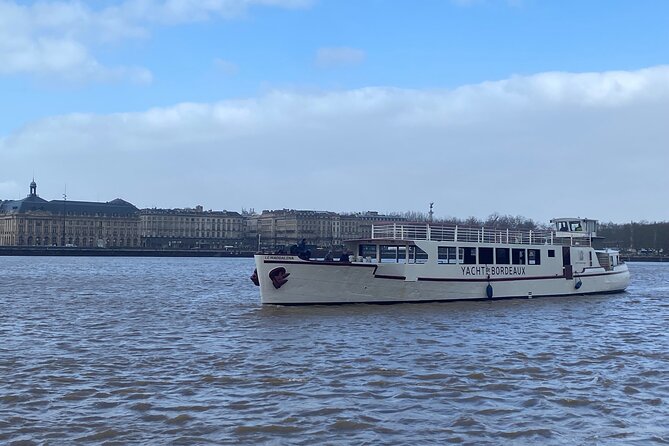 Prestige Commented Cruise glass of wine and Canelé in Bordeaux - Meeting at Eco-Citizen House and timing for the best light