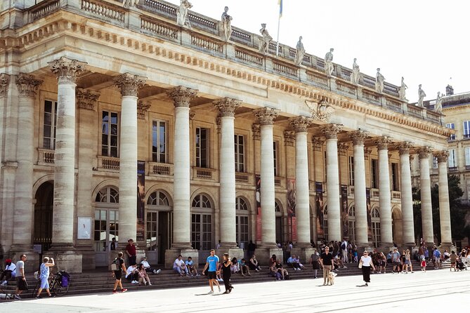 Private Bordeaux History Tour with a glass of Bordeaux wine. - Place du Palais and Porte Cailhau: When Bordeaux Celebrated Victory