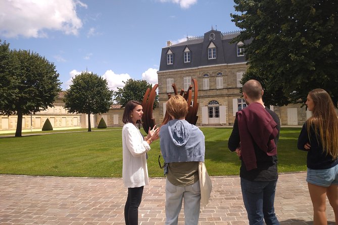 Private tour in the prestigious Médoc wine region - Why the 1855 and Cru Bourgeois mix makes sense