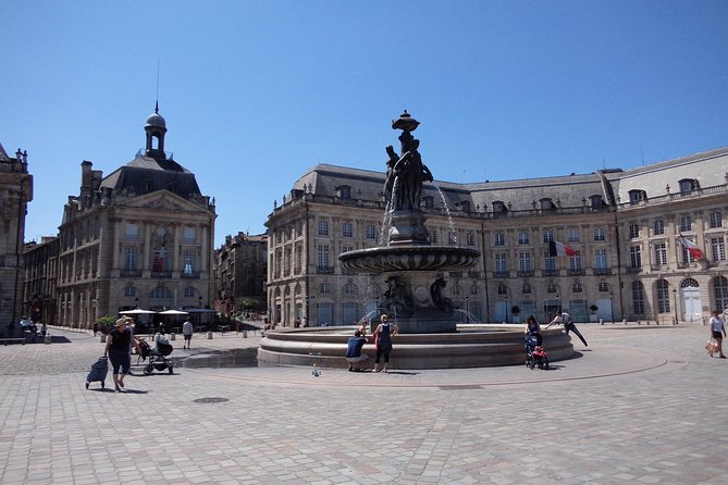 Private tour of Bordeaux by a Bordeaux historian - Promenade Sainte Catherine on foot: the street that shapes the mood