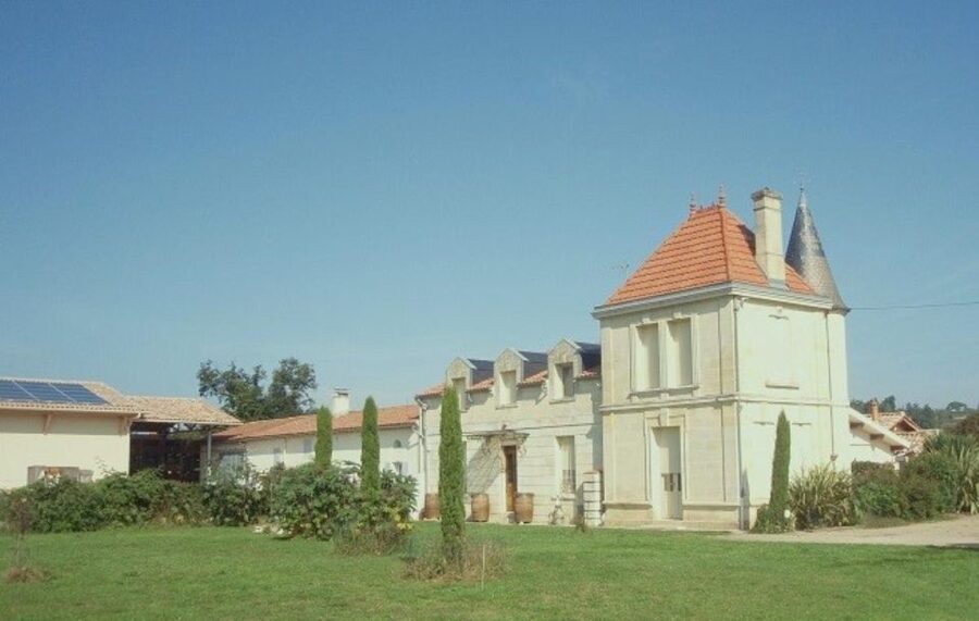 Saint-Émilion: Family Vineyard Visit with Wine Tasting - Meet the hosts: Marie-Anne or Florent, a family operation with real continuity