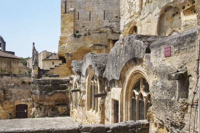 Saint-Émilion : Private Walking Tour & Magnificent Views - Meeting at 1 Pl. Pierre Meyrat: Starting Point and Timing