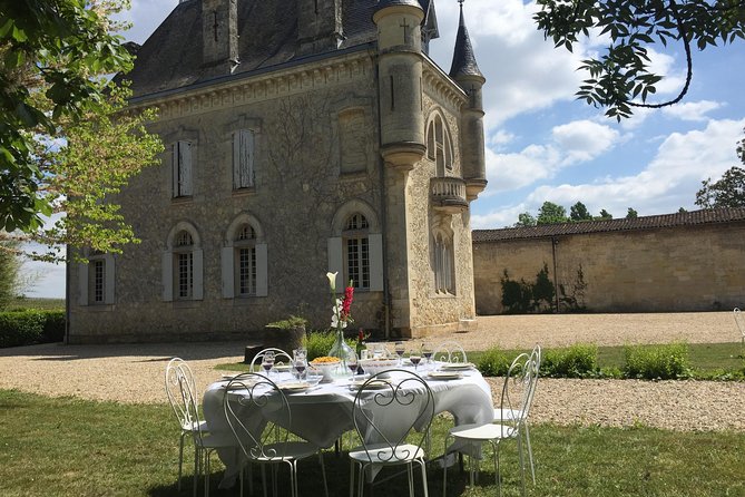 Saint-Emilion Small-Group Electric Bike Wine Tour Tastings & Lunch from Bordeaux - The UNESCO medieval village walk: St-Émilion on foot