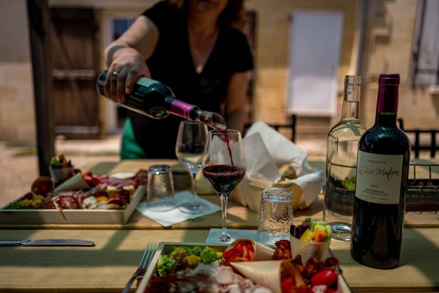 Saint-Émilion: Wine Tour by Electric Bike and Lunch - Meet at 1 Pl. Bouqueyre and get your bearings fast