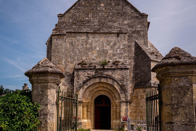 Saint-Émilion Wine Tour By Premium Electric Bike, Lunch Included - Return to town and the merchant tasting: old vintages and real buying power