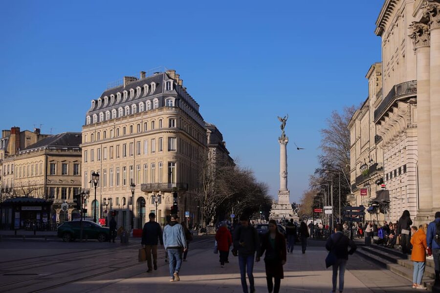 The essential in Bordeaux, private tour with a local - Main streets and emblematic architecture: moving with a purpose