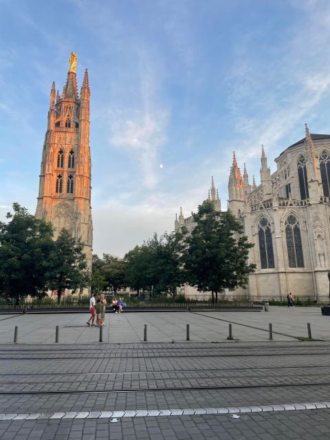 The essential in Bordeaux, private tour with a local - Place de la Bourse again (in spirit): where the city’s personality shows