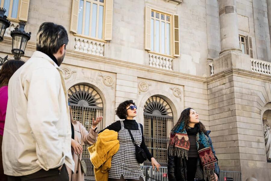 The Ultimate Bordeaux Food Tour: Full Meal & Fine Wines - Hotel de Ville to the city core: when the food stops turn into mini lessons