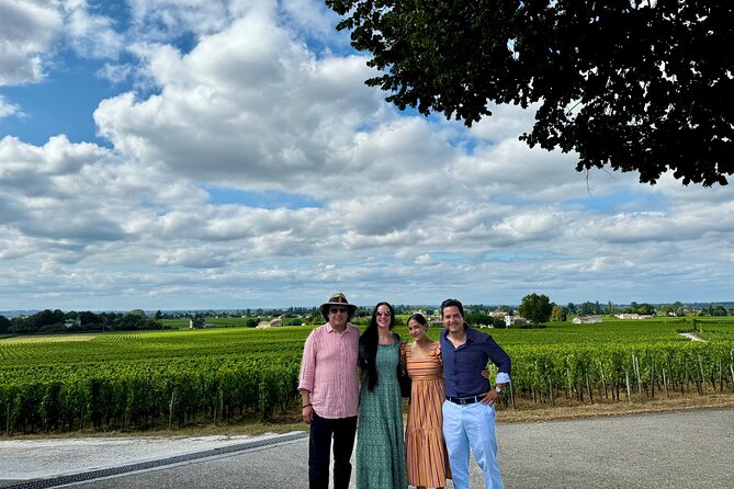 Visit Saint-Emilion and Pomerol:Vineyards, lunch and tastings included - Vineyard visit and tasting on the ground