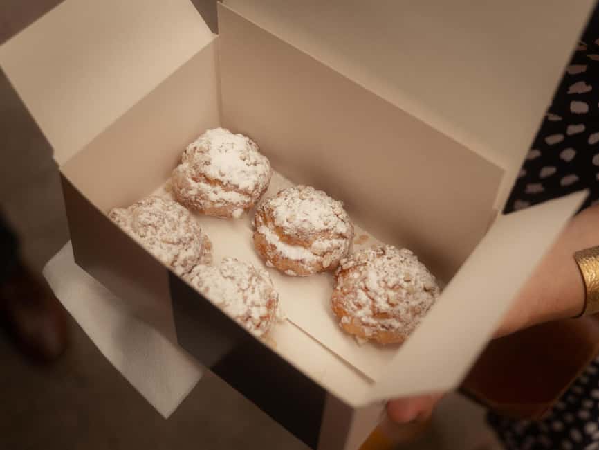 Walking Tour in Bordeaux with Tastings and Stories - The sweet and bakery moment that sets the tone